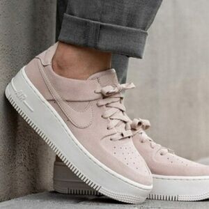 Nike Women's Sneakers in Light Pink and White